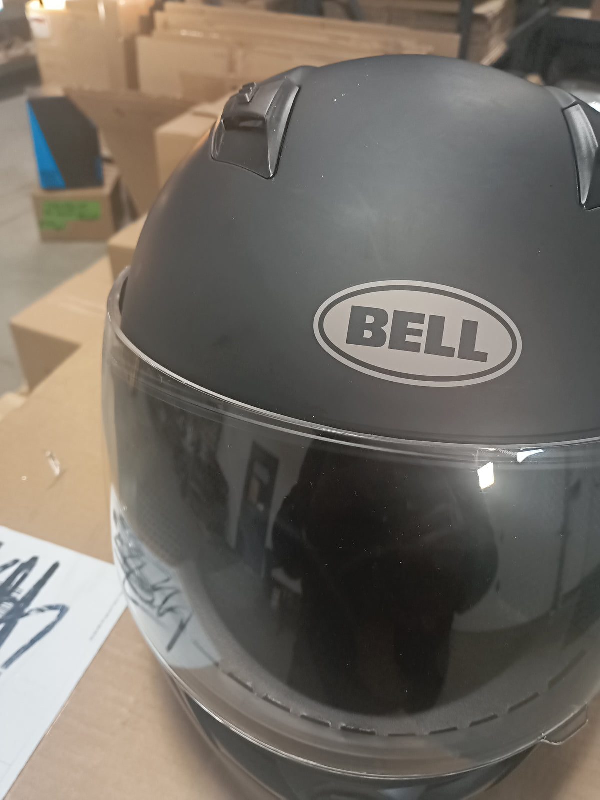 Used Bell Qualifier Full-Face Helmet – Excellent Condition, Minor Smudging