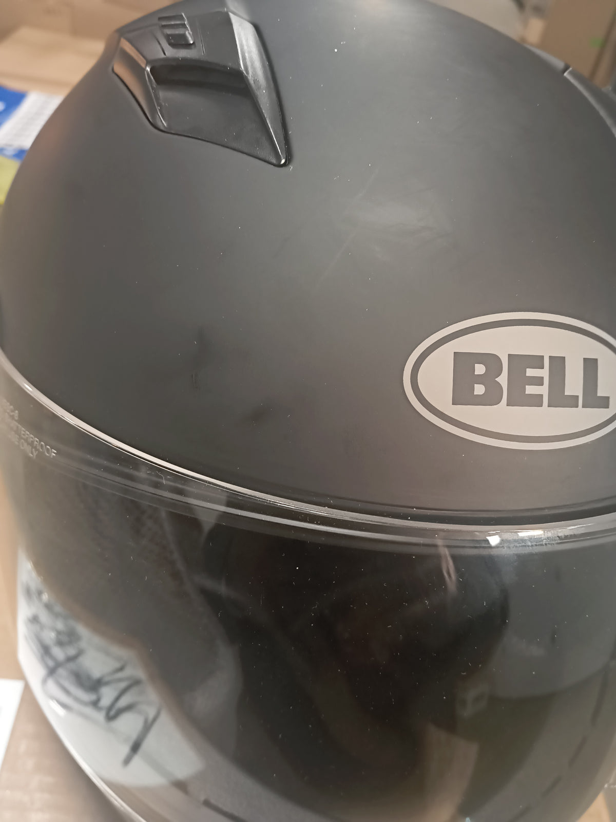 Used Bell Qualifier Full-Face Helmet – Excellent Condition, Minor Smudging