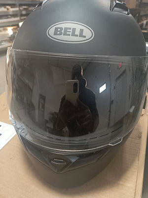 Used Bell Qualifier Full-Face Helmet – Excellent Condition, Minor Smudging